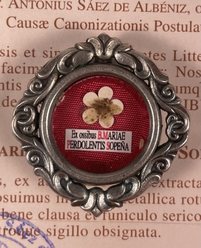 2003 Documented reliquary theca with relic of the Blessed Mar&iacute;a Dolores Rodr&iacute;guez Sope&ntilde;a, founder of the Sisters of the Catechetical Institute.