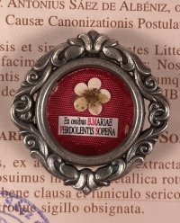2003 Documented reliquary theca with relic of the Blessed Mar&iacute;a Dolores Rodr&iacute;guez Sope&ntilde;a, founder of the Sisters of the Catechetical Institute.
