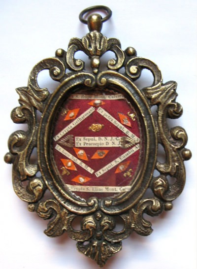 Attractive 19th Century Reliquary with relics of the Christ's Passion, Sepulture of Mary and Selected Saints