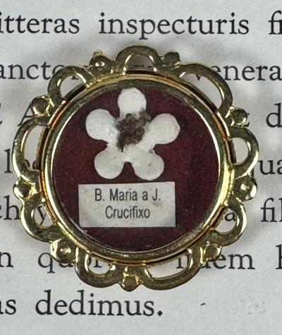 1976 Documented reliquary theca with relic of Bl. Mar&iacute;a L&oacute;pez de Rivas&nbsp;(Mary of Jesus Crucified)
