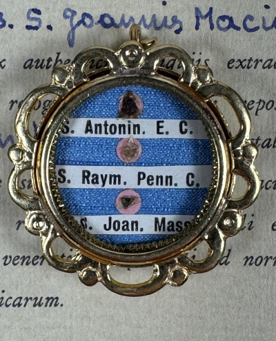1991 Documented reliquary with relics of St. Antoninus of Florence, St. Raymond of Penyafort &amp; St. John Macias