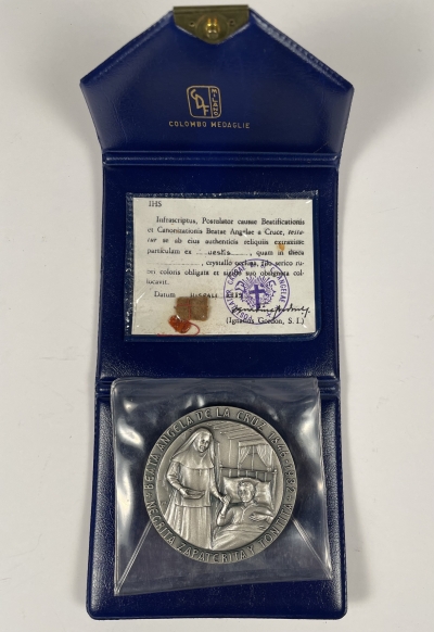 1989 Documented medal &amp; relics of St. Angela of the Cross (&Aacute;ngela de la Cruz), founder of the Sisters of the Company of the Cross